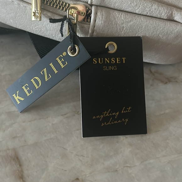 Kedzie Sunset Sling with additional interchangeable strap - Picture 2 of 7